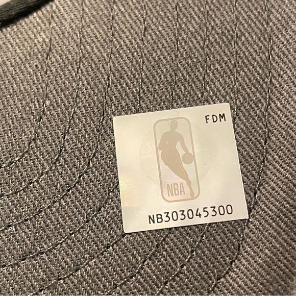 NWT TORONTO RAPTORS NBA COOL GREY SNAPBACK - Picture 6 of 9